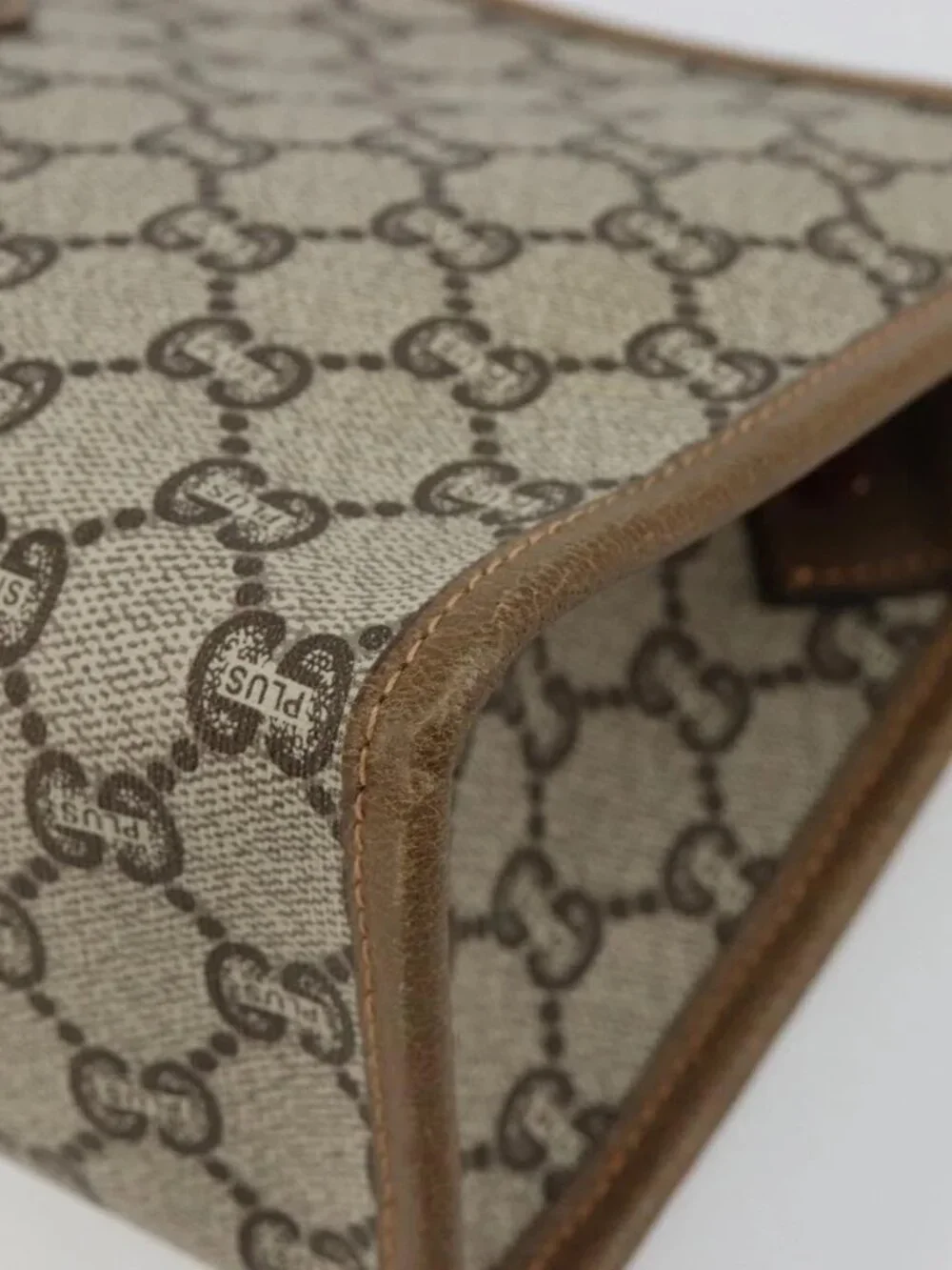 GUCCI GG Plus Supreme Clutch Bag PVC Beige Gold Auth 184487